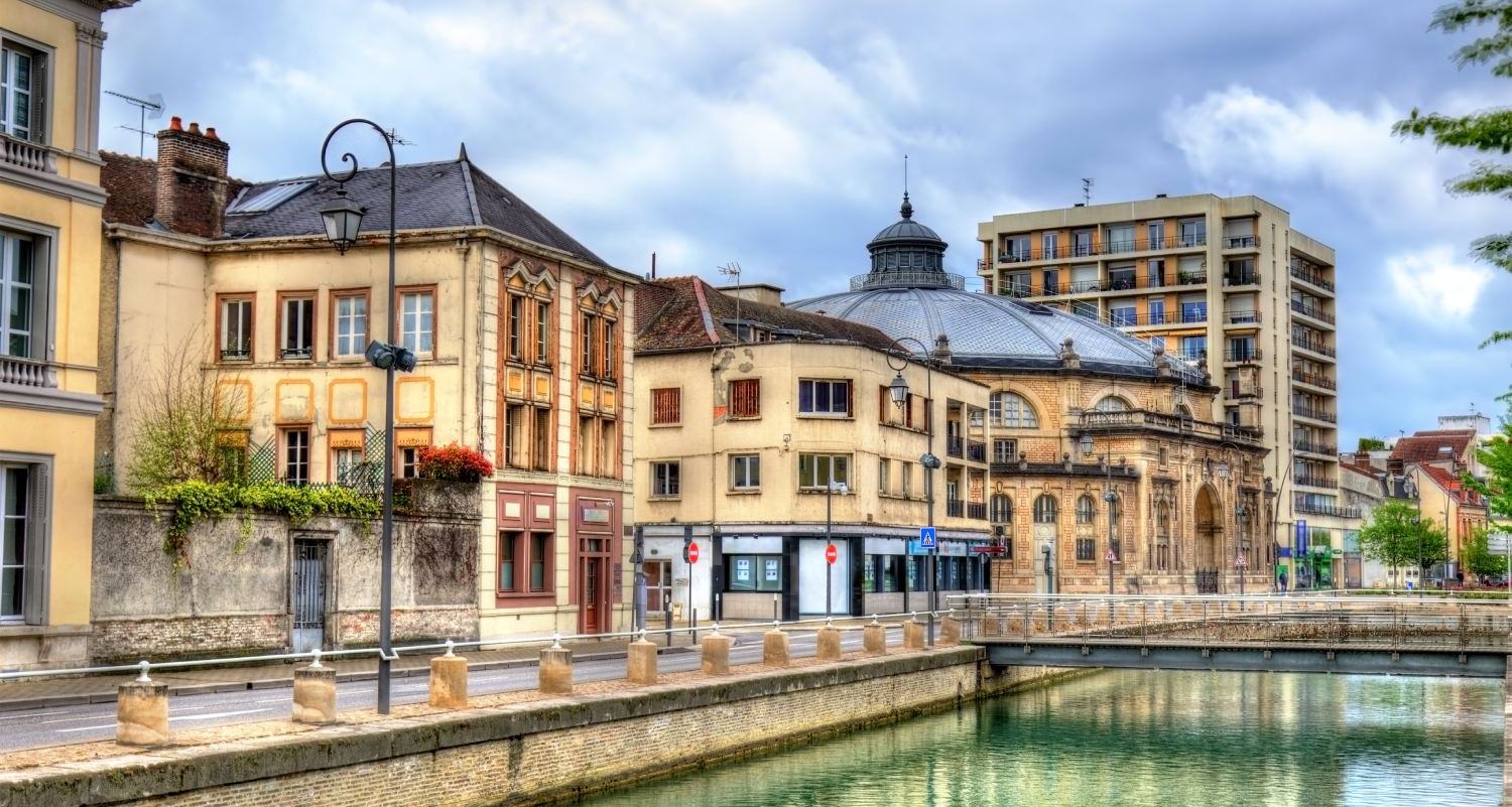 Diagnostiqueur Diagelys lors d'une intervention immobilière dans l'Aube et l'Yonne